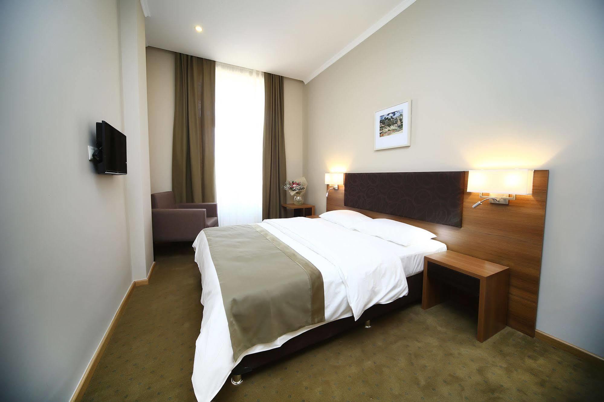 Tskaltubo Plaza Hotel Экстерьер фото