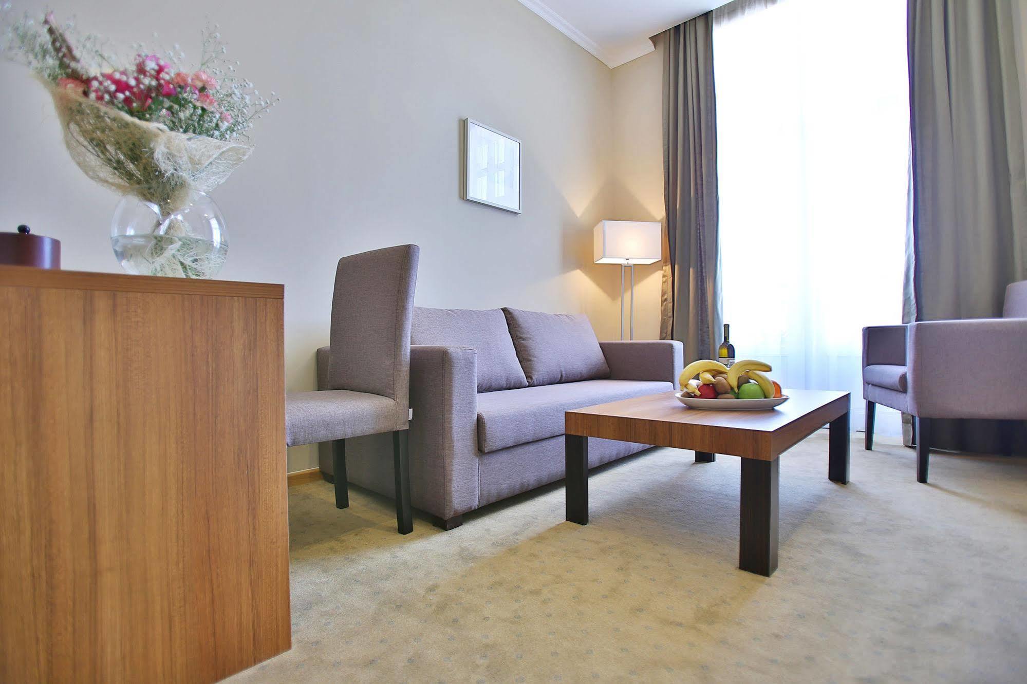 Tskaltubo Plaza Hotel Экстерьер фото