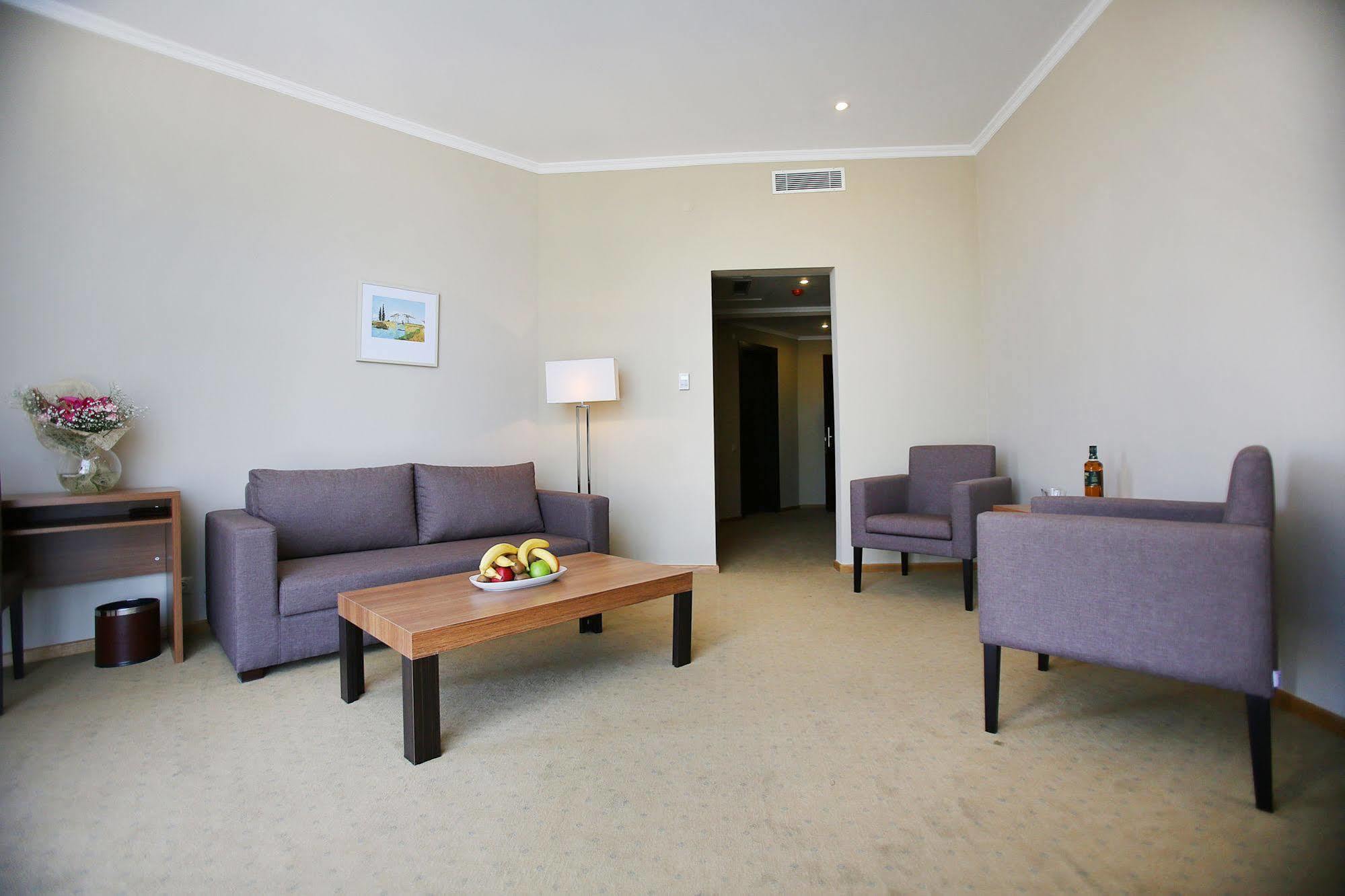 Tskaltubo Plaza Hotel Экстерьер фото