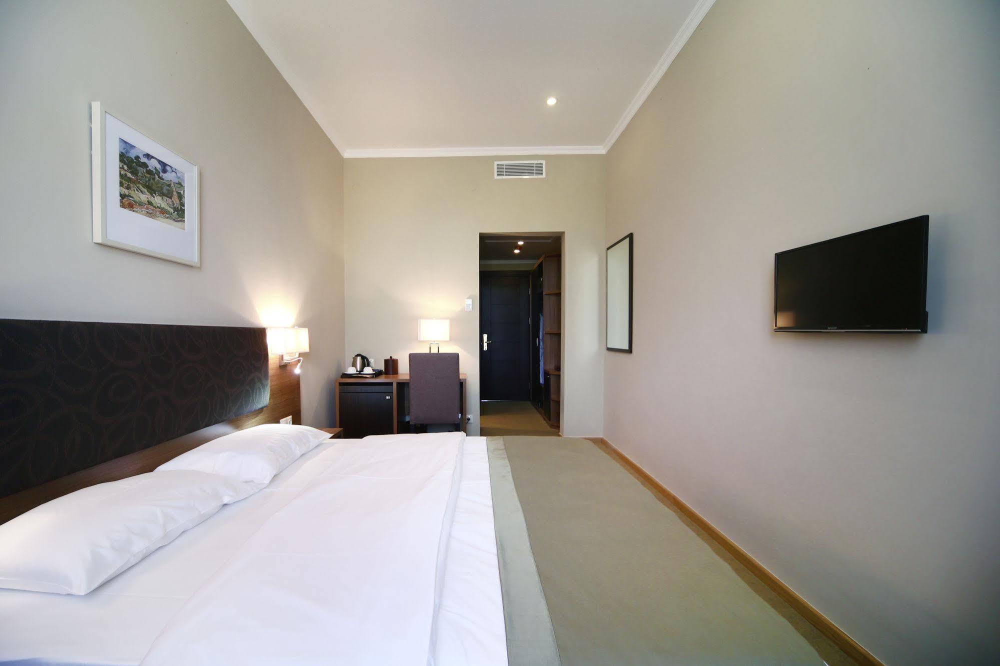 Tskaltubo Plaza Hotel Экстерьер фото