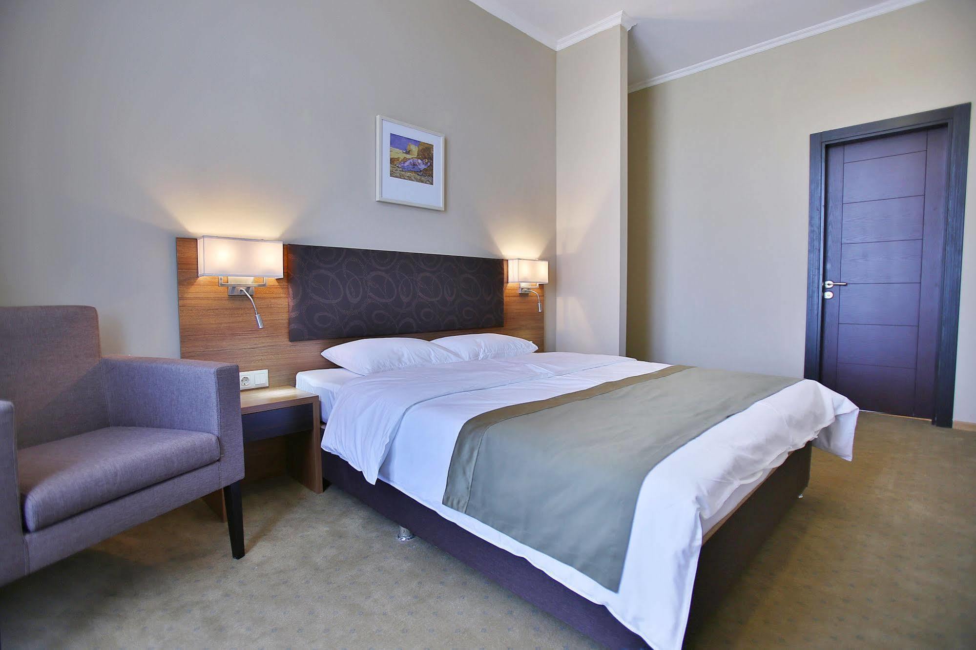 Tskaltubo Plaza Hotel Экстерьер фото