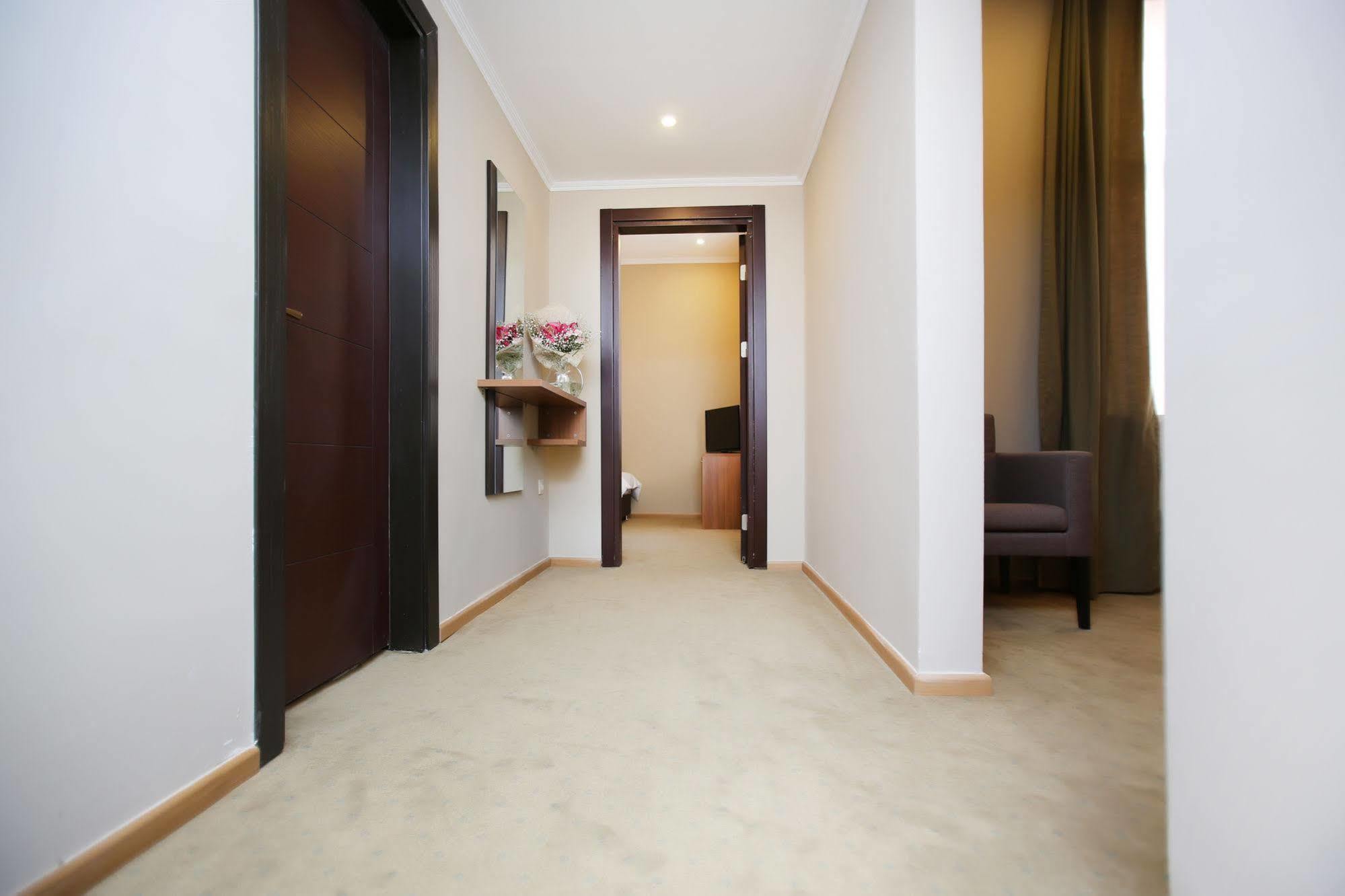 Tskaltubo Plaza Hotel Экстерьер фото